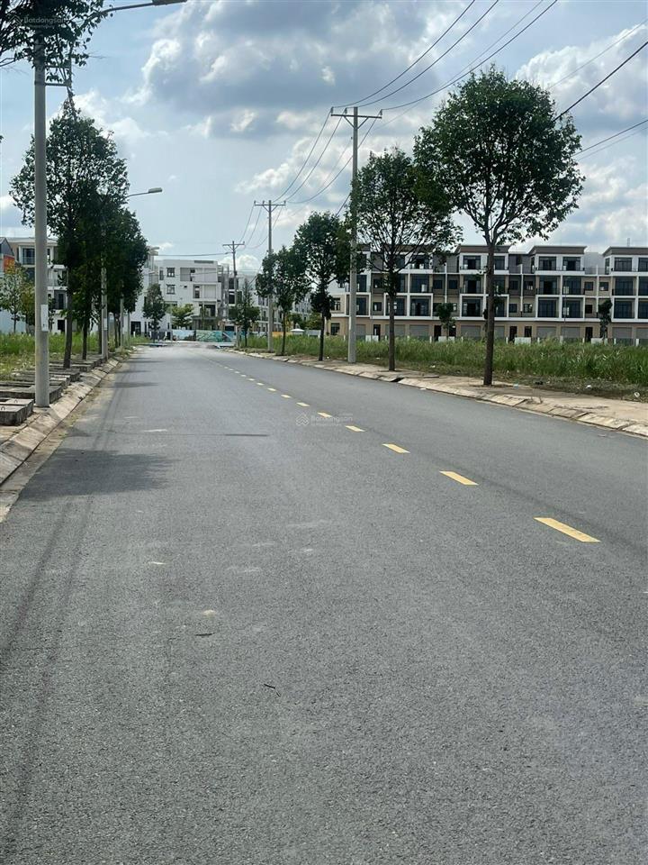 Nền vị trí đẹp gần đường lớn giá tốt cho anh chị đầu tư 2tỷ1  0778 606 ***