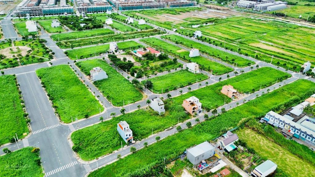 Nền vị trí đẹp gần đường lớn giá tốt cho anh chị đầu tư 2tỷ1  0778 606 ***