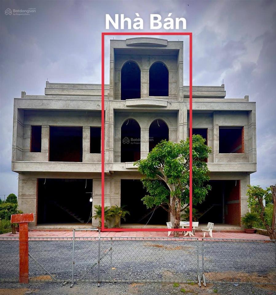 Bán nhà mặt tiền 826c cần giuộc cách nhà bè 1km 1 trệt 2 lầu sổ hồng riêng giá 4,9 tỷ sh hoàn công