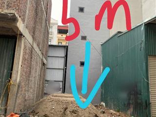 có vài lô đất chị gửi tôi bán lô này đi do thiếu vốn kinh doanh , diện tích 100m2 , sẵn sổ , mặt tiền 10m, giá hơn 1 tỷ