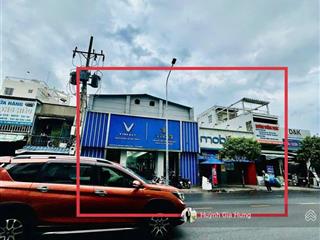 Bán gấp nhà mặt tiền quận 11  ngay bên cạnh công viên đầm sen, khu vực kinh doanh sầm uất