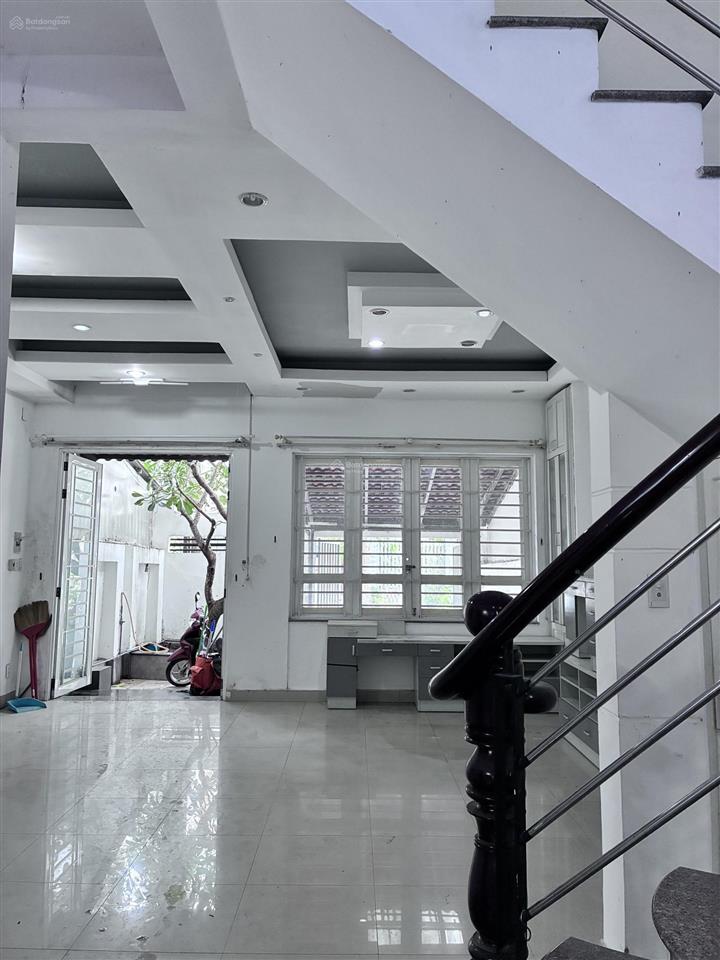 Cần cho thuê nhà phố conic nguyên căn. giá 20tr/th, đường nội khu yên tĩnh, ntdđ.  0787 452 ***