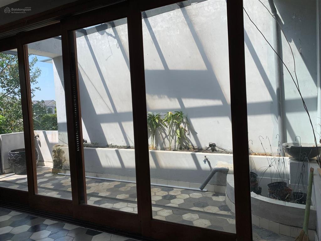 Cần cho thuê nhà phố conic nguyên căn. giá 20tr/th, đường nội khu yên tĩnh, ntdđ.  0787 452 ***