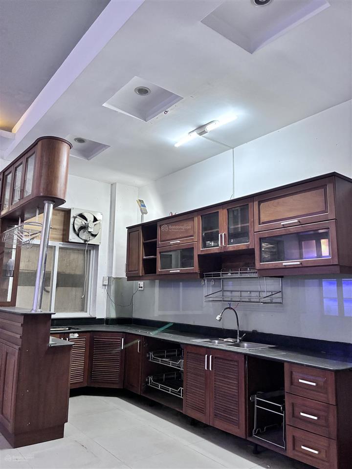 Cần cho thuê nhà phố conic nguyên căn. giá 20tr/th, đường nội khu yên tĩnh, ntdđ.  0787 452 ***