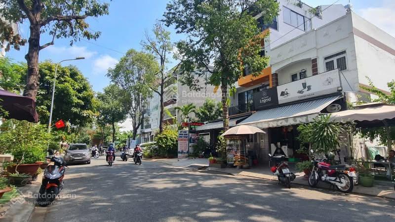 Chính chủ gửi bán nhà phố liền kề kdc conic 13b. dt 8x20m 4pn, 4wc 2 tầng. sổ hồng. giá 13 tỷ tl