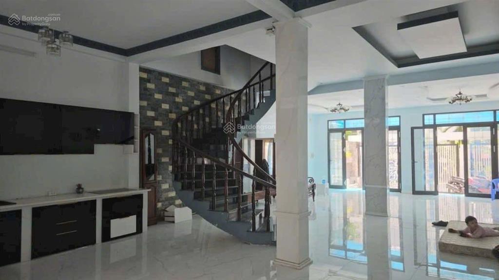 Chính chủ gửi bán nhà phố liền kề kdc conic 13b. dt 8x20m 4pn, 4wc 2 tầng. sổ hồng. giá 13 tỷ tl