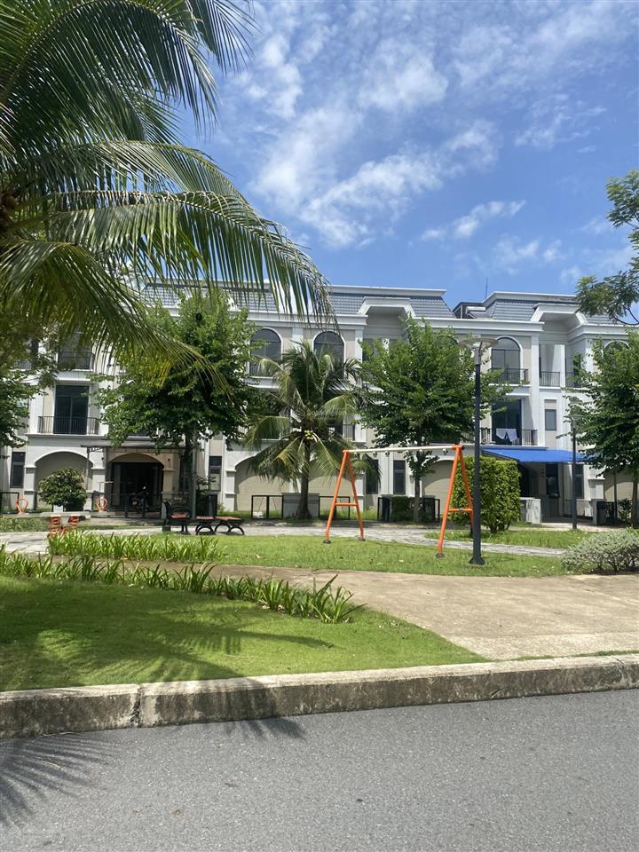 Bán lỗ căn góc 2 mặt tiền, sổ đỏ công chứng ngay, vị trí đẹp giá tốt