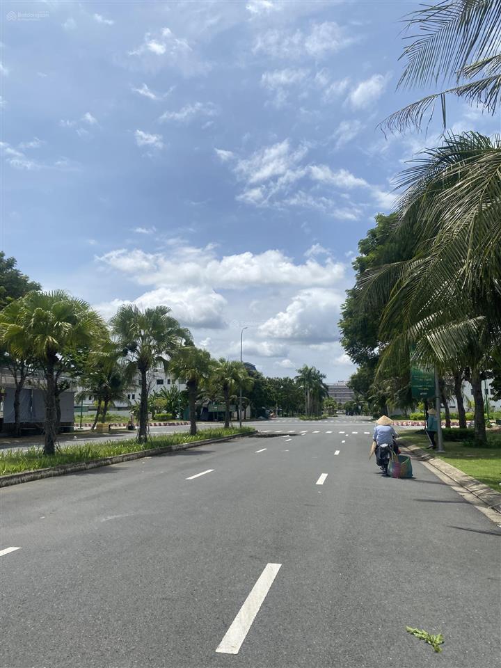 Bán lỗ căn góc 2 mặt tiền, sổ đỏ công chứng ngay, vị trí đẹp giá tốt