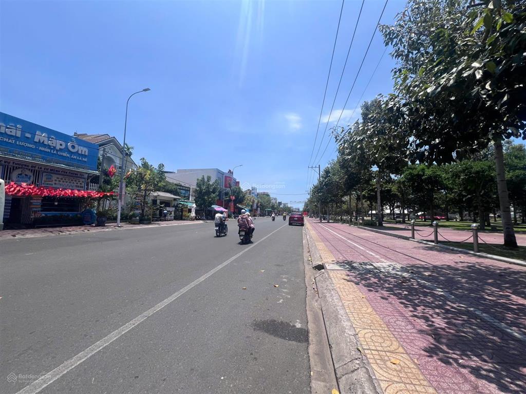 Cặp võ văn kiệt đối diện công viên, phú thuỷ, phan thiết