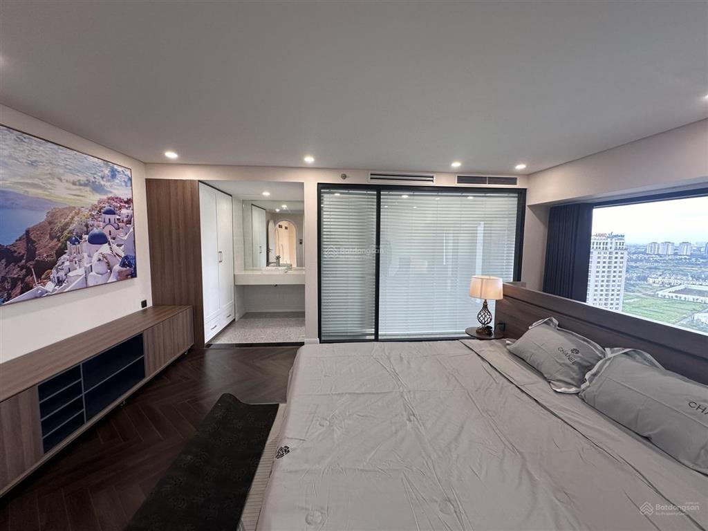 Cho thuê căn hộ duplex 1pn view cầu nhật tân dự án pentstudio  699 lạc long quân ( 0349 511 ***)