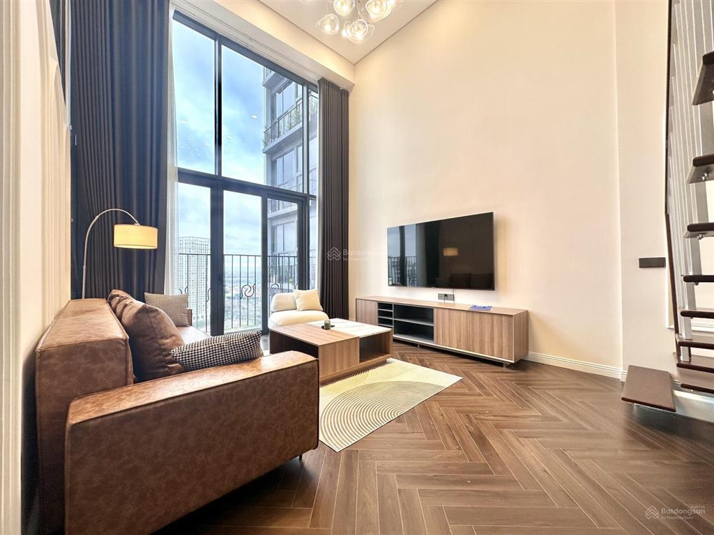 Cho thuê căn hộ duplex 1pn view cầu nhật tân dự án pentstudio  699 lạc long quân ( 0349 511 ***)