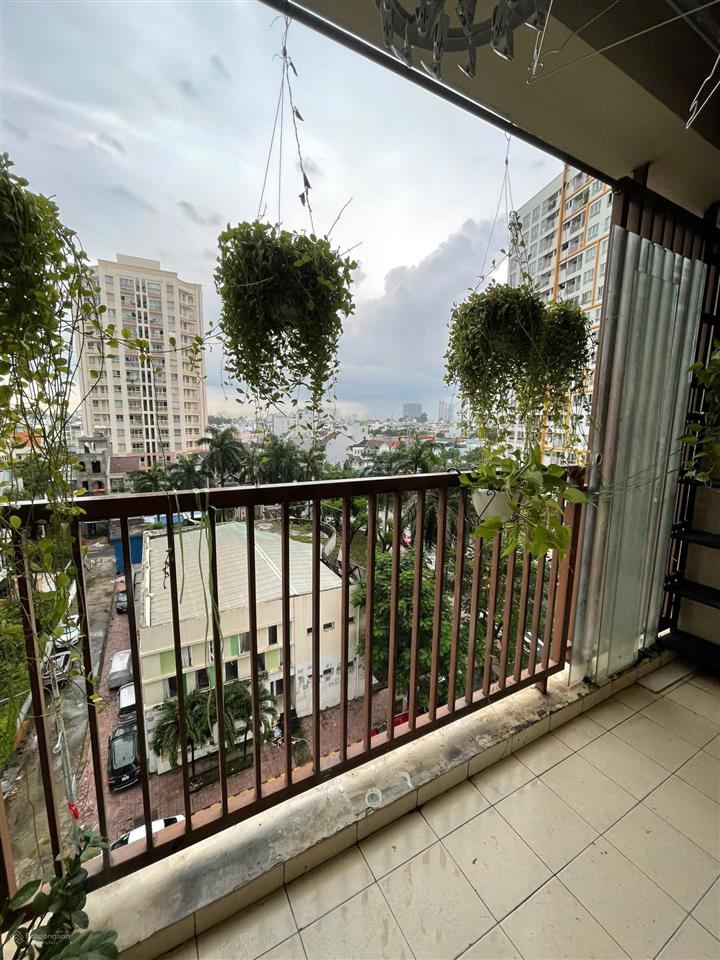 Bán căn hộ parc spring 2pn , 1wc , nội thất cơ bản . có sổ hồng. giá bán 4,3 tỷ ib 0901 199 *** zl