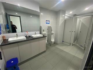 Văn phòng vị trí đắc địa mặt tiền trần não 40m2 21tr bao phí quản lý