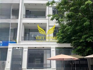 Cho thuê văn phòng mới xây gần trần não quận 2 8x24m  1 trệt 2 lầu thang máy, pccc, giá 90tr