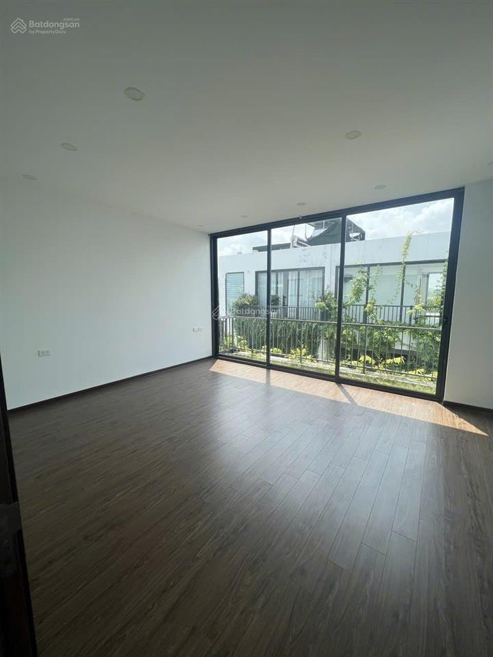 Gia đình bán căn biệt thự 2 mặt đường tại khu night street  flamingo đại lải resort.