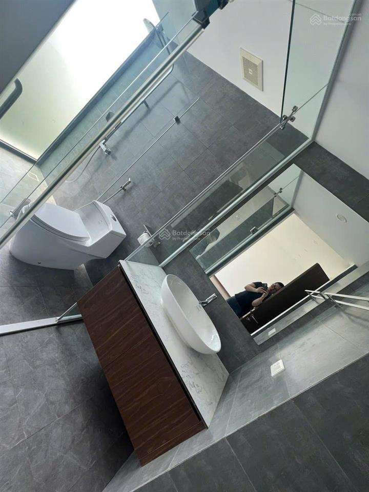 Gia đình bán căn biệt thự 2 mặt đường tại khu night street  flamingo đại lải resort.