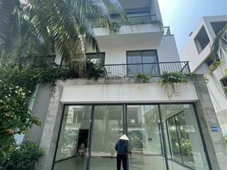 Gia đình bán căn biệt thự 2 mặt đường tại khu night street  flamingo đại lải resort.