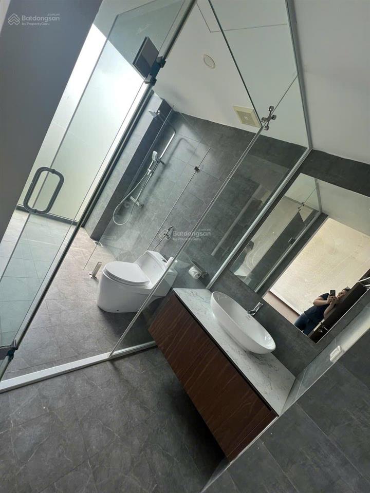 Gia đình bán căn biệt thự 2 mặt đường tại khu night street  flamingo đại lải resort.