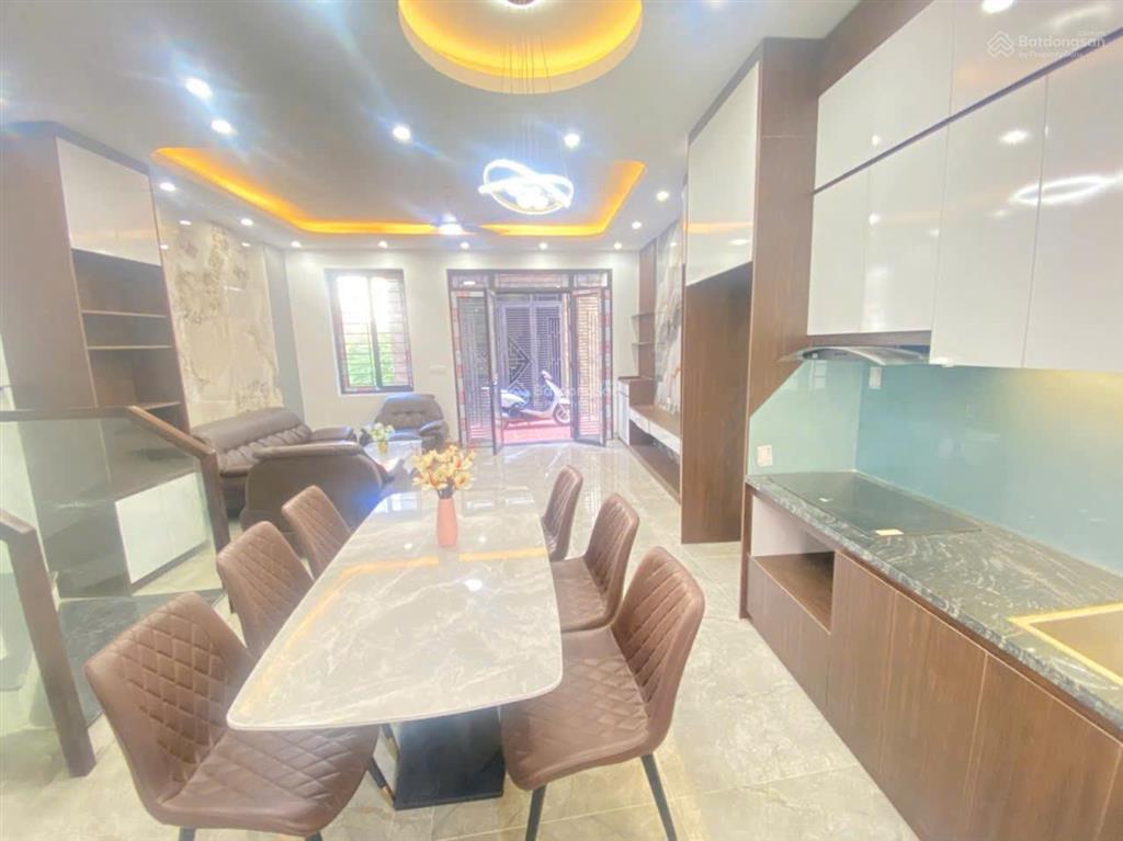 Bán nhà 4tx43m2,300 chợ trường học 1,2.. gần cầu thạch bích tặng gói full nội thất 3,75 tỷ