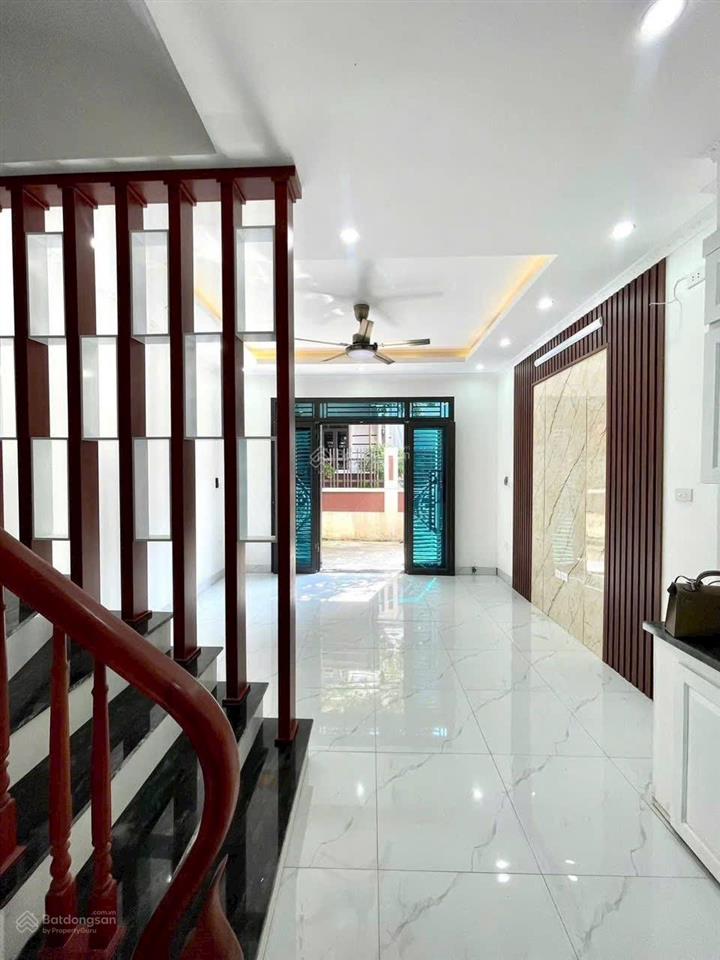 Nhà 4tx 35m2(5 ngủ) full nội thất 20 ngõ ôtô, 200m điểm xe buýt gần đất dịch vụ đồng mai, 3,65 tỷ