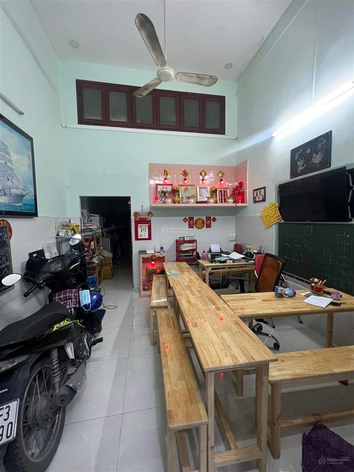 Nhà cũ diện tích khủng 64m2 xây tự do, sổ riêng, hẻm 1 sẹt đường tùng thiên vương quận 8