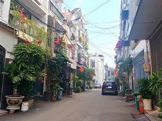 Lô đất ngay chợ thủ đức đường rộng 10m giá siêu tốt.