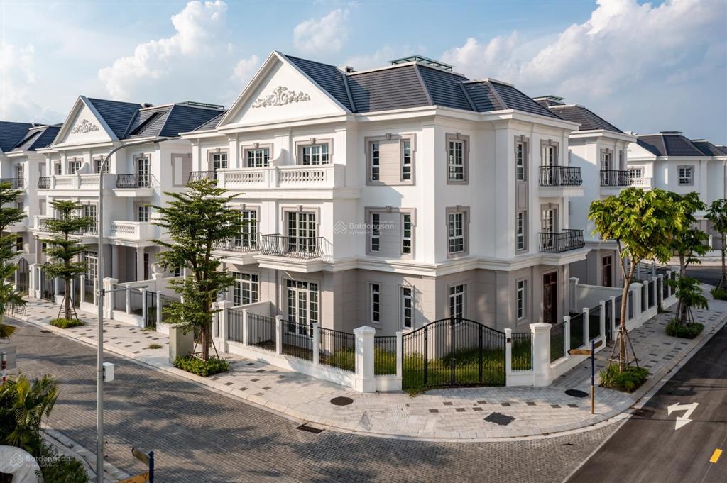 Bán gấp căn biệt thự góc đối diện vườn hoa bể bơi 225m2 chỉ 39 tỷ  căn sẵn sổ , hỗ trợ vay bank