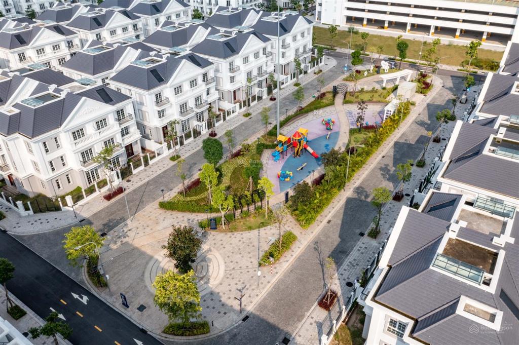 Bán gấp căn biệt thự góc đối diện vườn hoa bể bơi 225m2 chỉ 39 tỷ  căn sẵn sổ , hỗ trợ vay bank