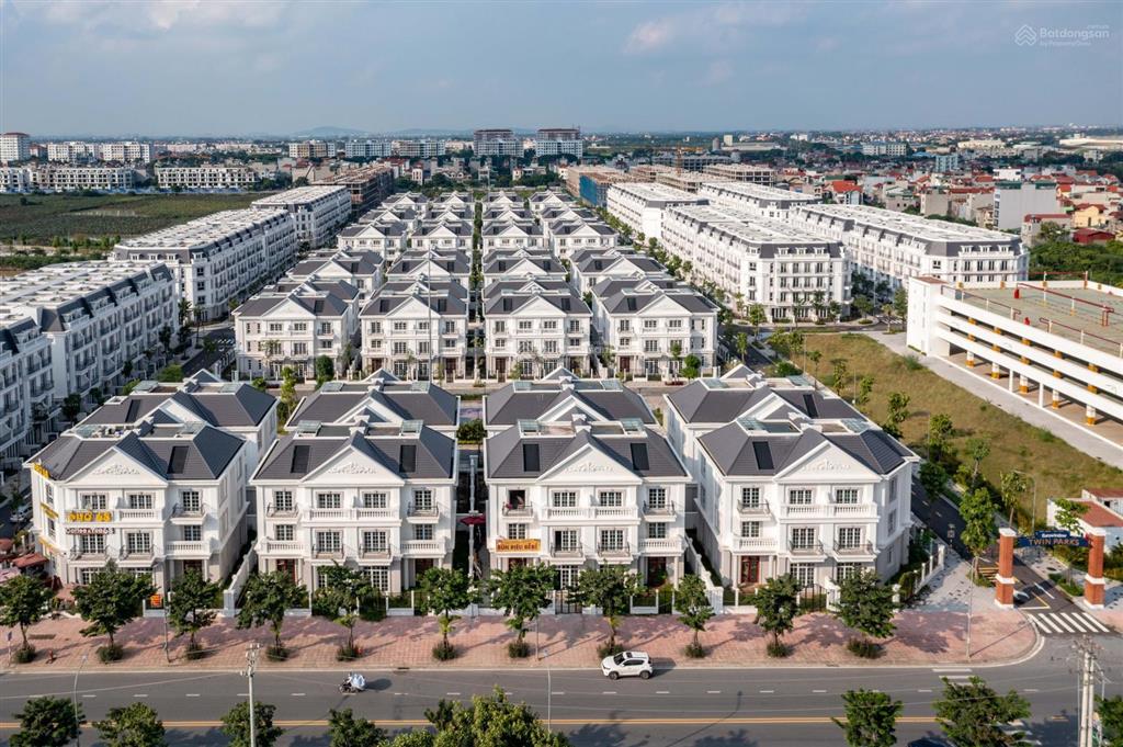 Bán gấp căn biệt thự góc đối diện vườn hoa bể bơi 225m2 chỉ 39 tỷ  căn sẵn sổ , hỗ trợ vay bank