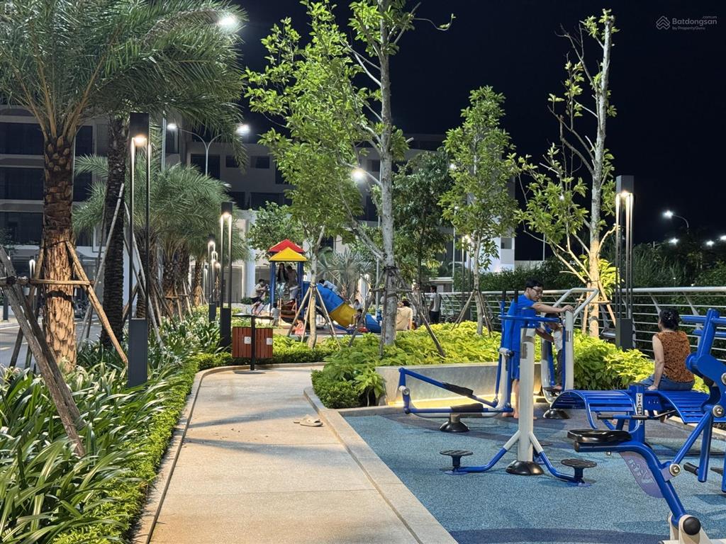 Tôi cần cho thuê căn 2pn+2wc có 2 máy lạnh giá 7tr nhà mới chung cư mt eastmark city