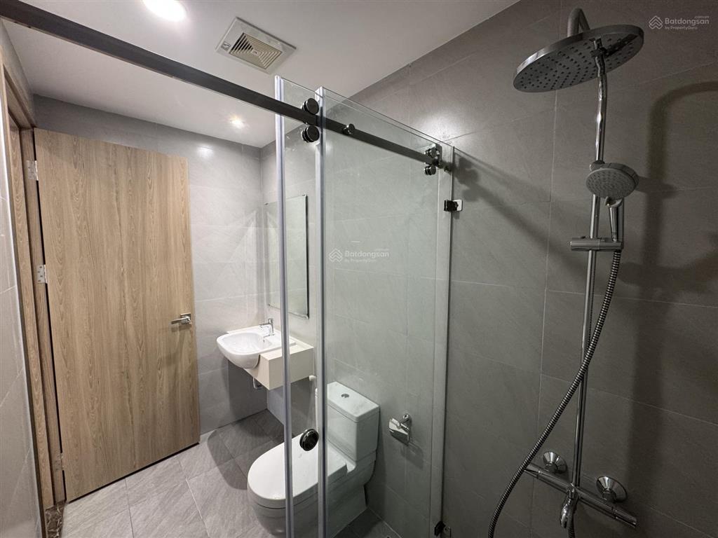 Tôi cần cho thuê căn 2pn+2wc có 2 máy lạnh giá 7tr nhà mới chung cư mt eastmark city