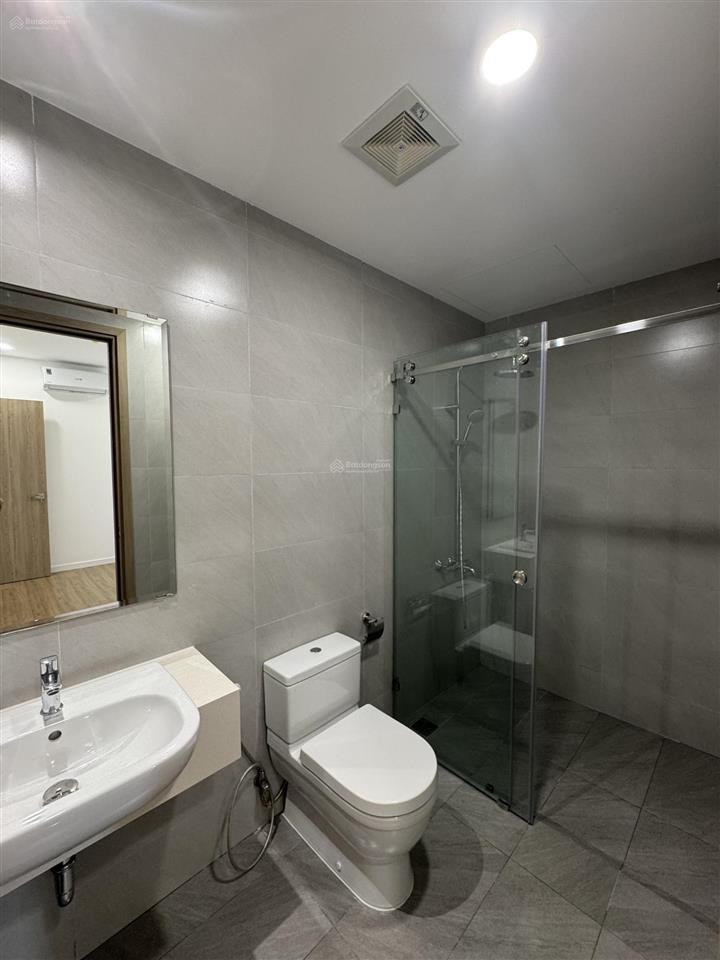 Tôi cần cho thuê căn 2pn+2wc có 2 máy lạnh giá 7tr nhà mới chung cư mt eastmark city