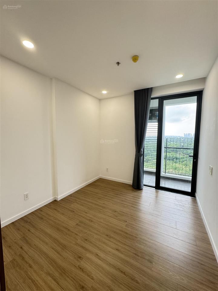 Tôi cần cho thuê căn 2pn+2wc có 2 máy lạnh giá 7tr nhà mới chung cư mt eastmark city