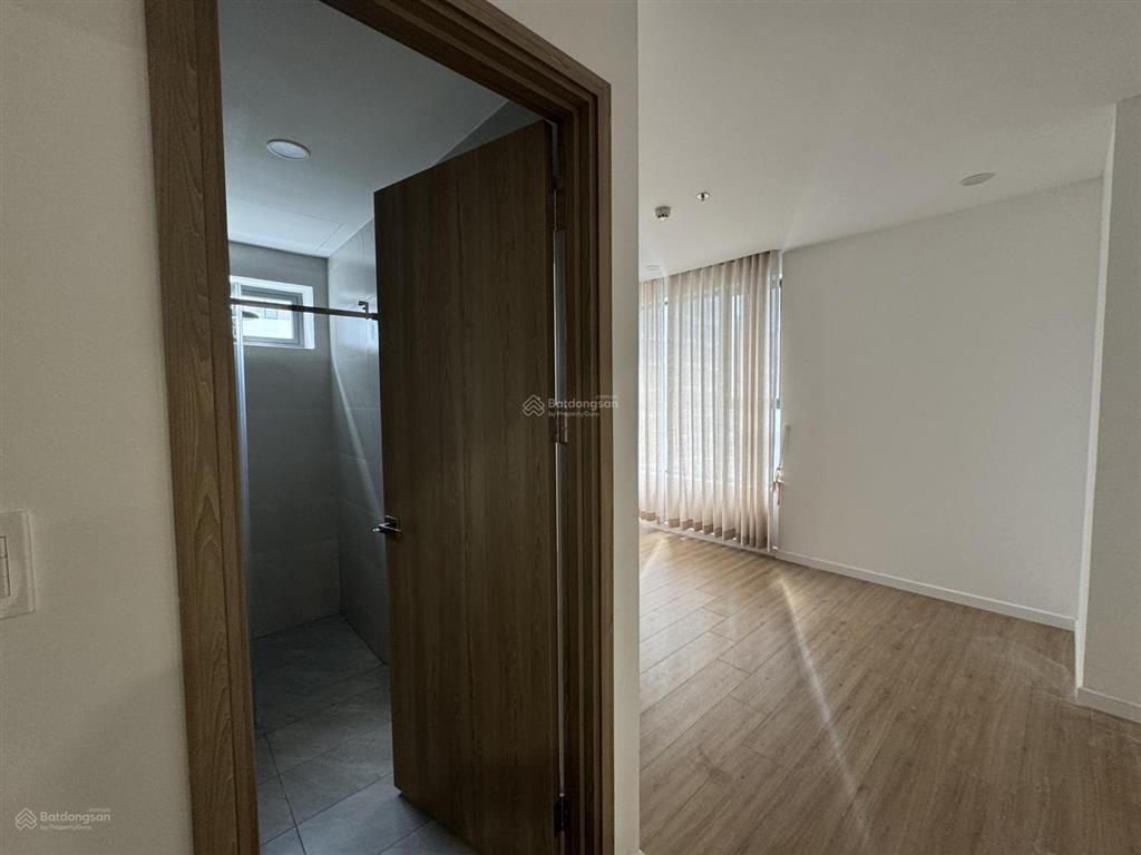 Bán căn góc 3pn 3wc + 2 ban công rộng 99.9m2 giá 4.7tỷ. view sông, hồ bơi mỗi tầng có 2 căn hiếm