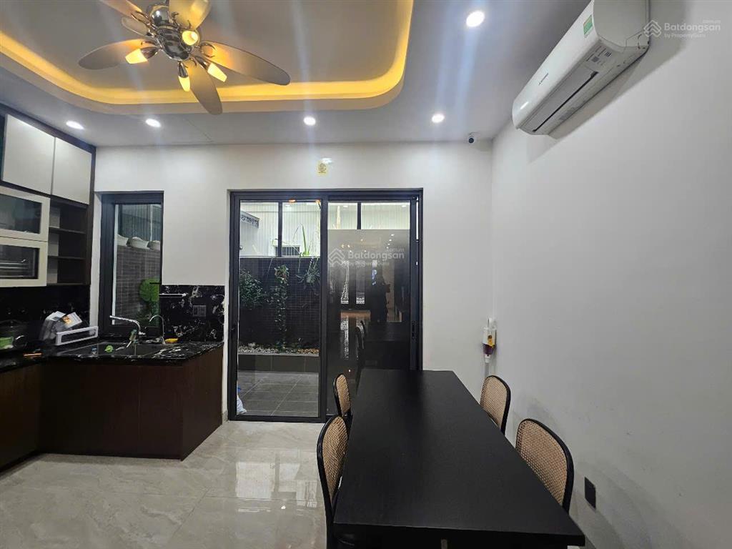 Cho thuê nhà nguyên căn vinhomes marina nội thất cao cấp, có thang máy