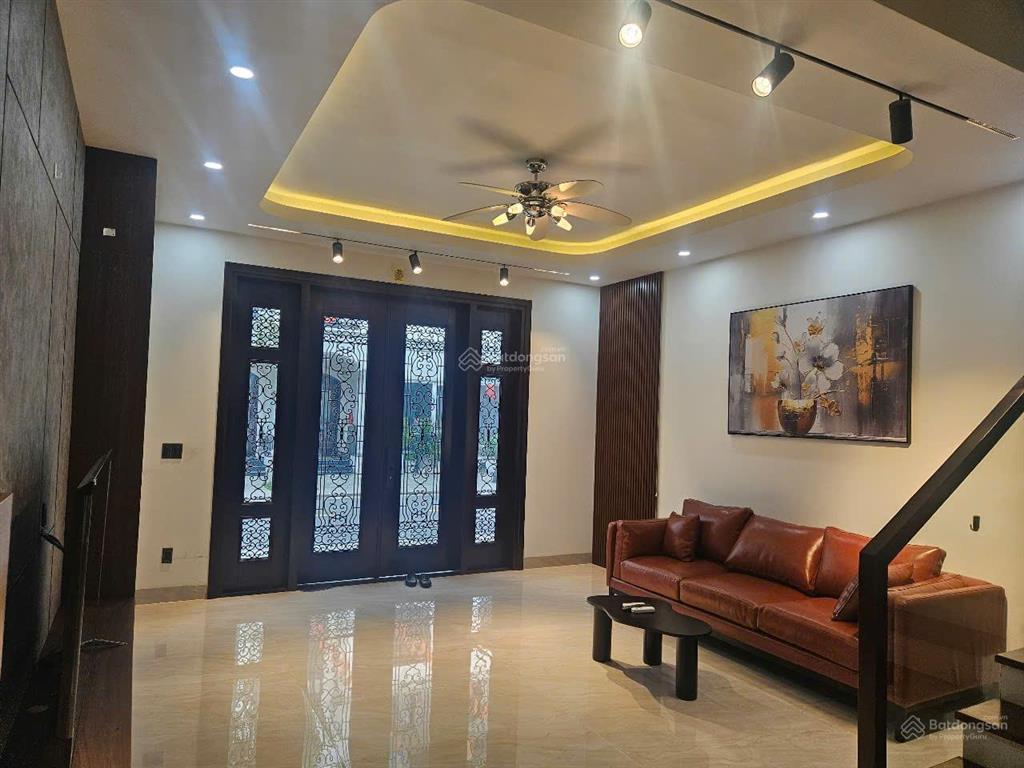 Cho thuê nhà nguyên căn vinhomes marina nội thất cao cấp, có thang máy