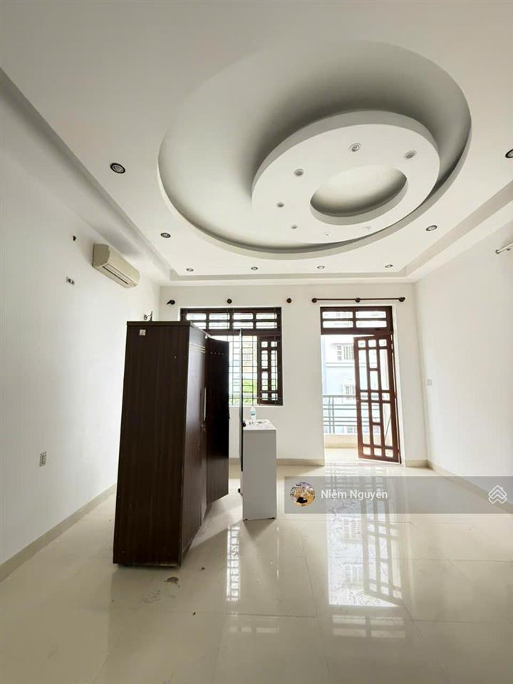 Bán căn nhà 4tầng đường ô tô lê thanh nghị dt 69,7m2, cách biển 700m, đầy đủ tiện ích, 8,8 tỷ