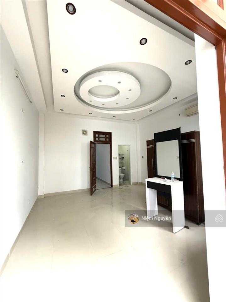 Bán căn nhà 4tầng đường ô tô lê thanh nghị dt 69,7m2, cách biển 700m, đầy đủ tiện ích, 8,8 tỷ