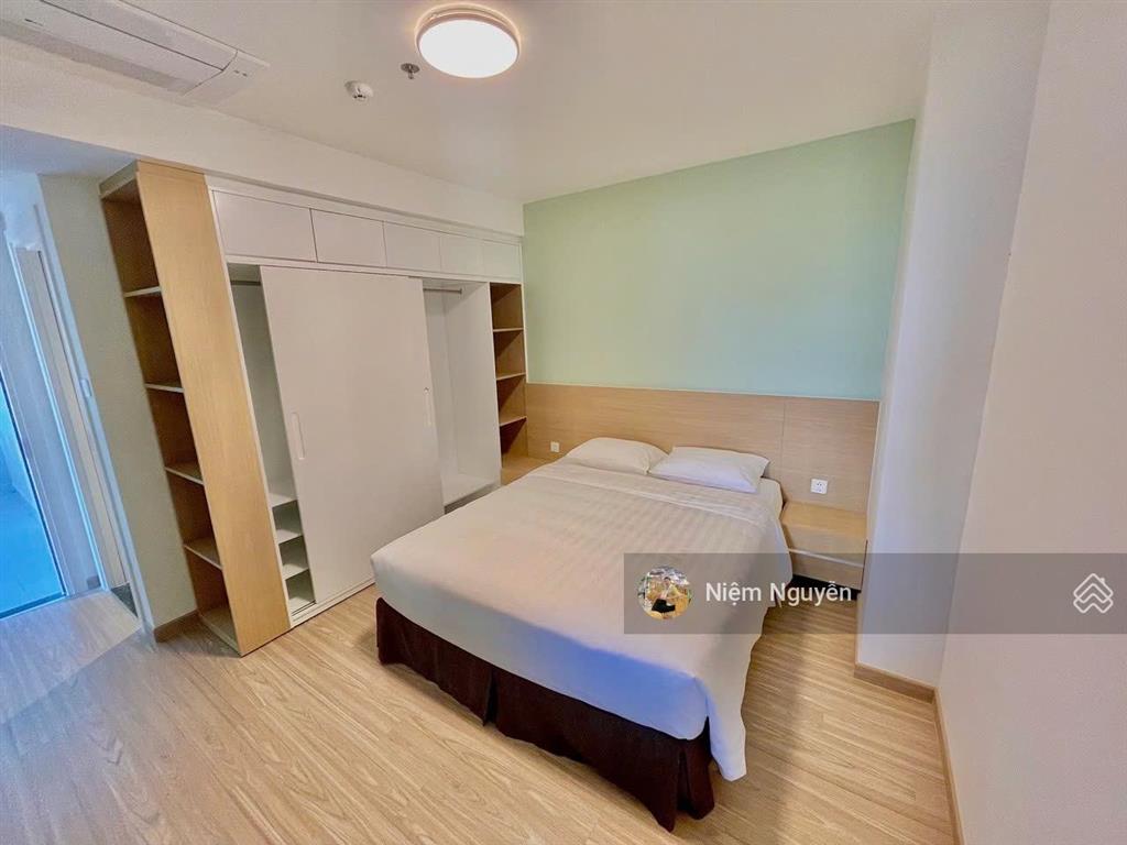 Bán căn hộ 70,5m2  view biển đông nam 2 phòng ngủ + 2 vệ sinh full nội thất 3.95 tỷ