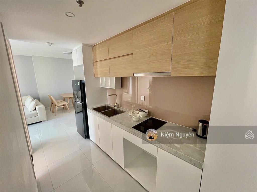 Bán căn hộ 70,5m2  view biển đông nam 2 phòng ngủ + 2 vệ sinh full nội thất 3.95 tỷ