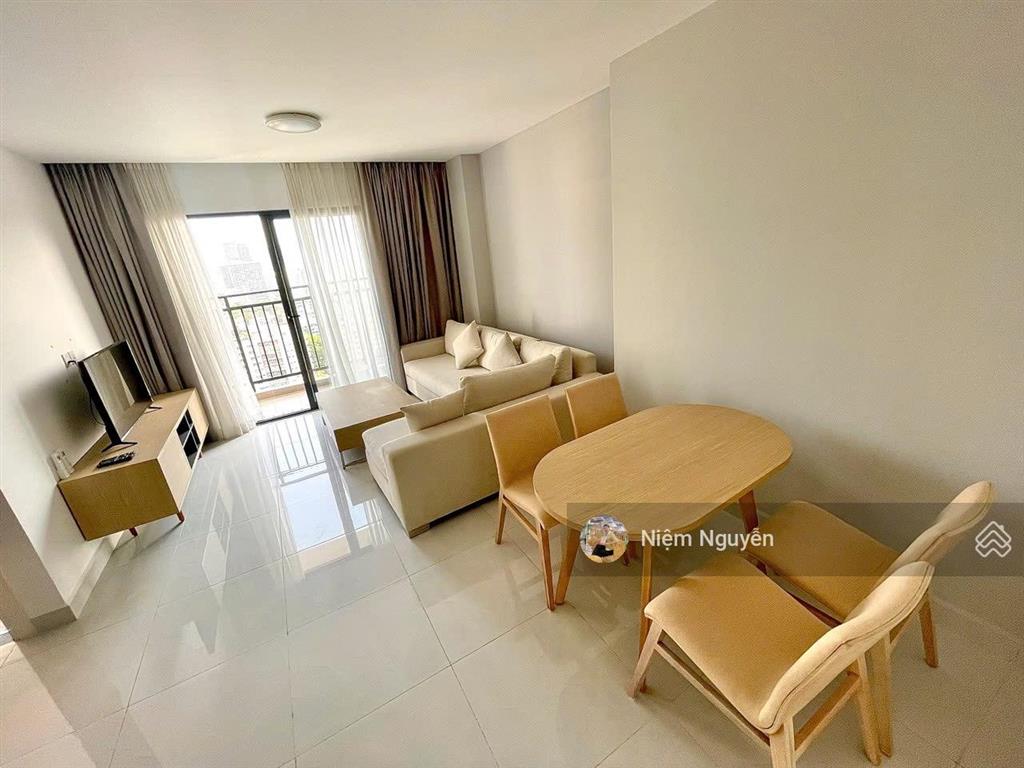 Bán căn hộ 70,5m2  view biển đông nam 2 phòng ngủ + 2 vệ sinh full nội thất 3.95 tỷ