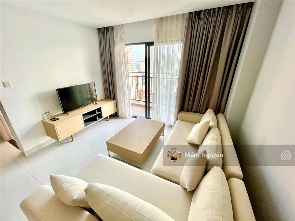 Bán căn hộ 70,5m2  view biển đông nam 2 phòng ngủ + 2 vệ sinh full nội thất 3.95 tỷ