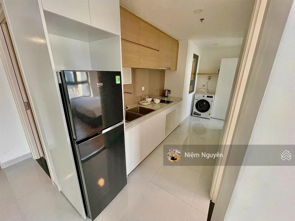 Bán căn hộ 70,5m2  view biển đông nam 2 phòng ngủ + 2 vệ sinh full nội thất 3.95 tỷ