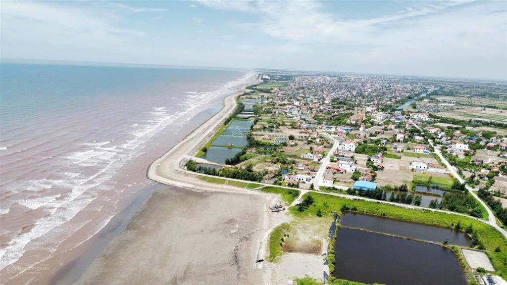Chính chủ cần bán lô đất vỉa hè rộng, view biển, sẵn sổ đỏ . giá chỉ 12 tri/m2.
