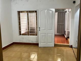 Cho thuê nhà tập thể mai dịch tầng 1, tổng diện tích 100m2, 8tr/tháng