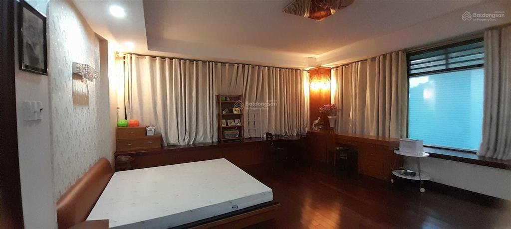 Bán biệt thự view sông, góc 2 mặt tiền, 3 tầng, dt 14x18m, giá 38 tỷ, kdc ven sông đối diện đh rmit