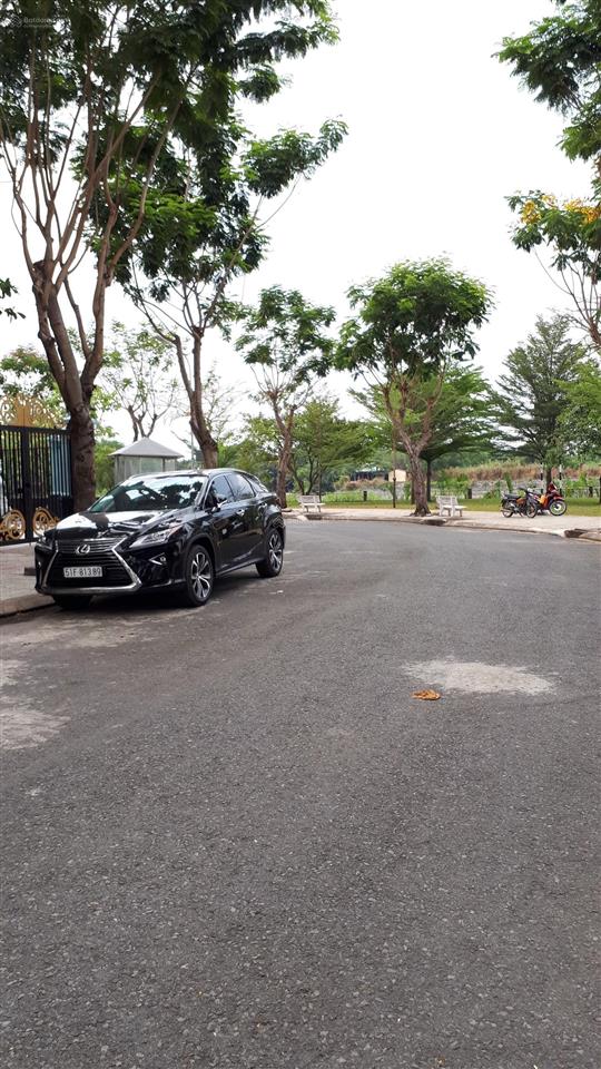 Bán biệt thự giá rẻ như đất,góc 2 mặt tiền view sông,dt 14x18m,kdc ven sông tân phong,p.tân phong