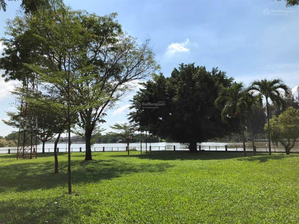 Bán biệt thự giá rẻ như đất,góc 2 mặt tiền view sông,dt 14x18m,kdc ven sông tân phong,p.tân phong