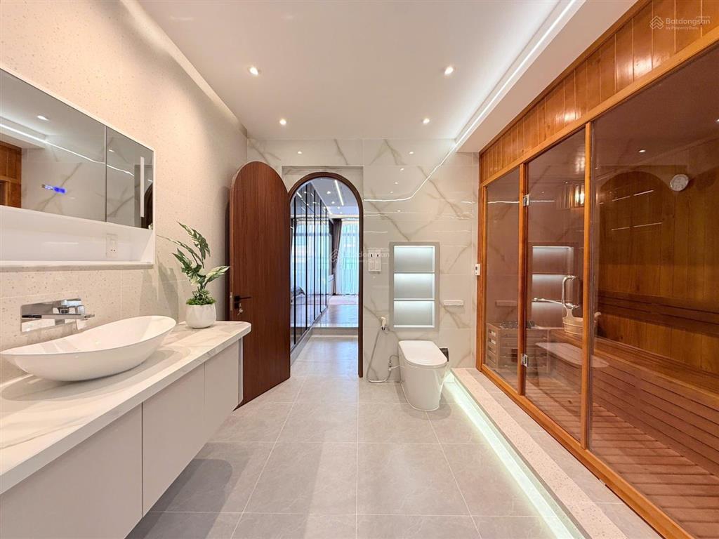 Siêu phẩm duy nhất q.5  hxh trần hưng đạo, p. chợ quán  4x12,5m 5 tầng, thang máy.