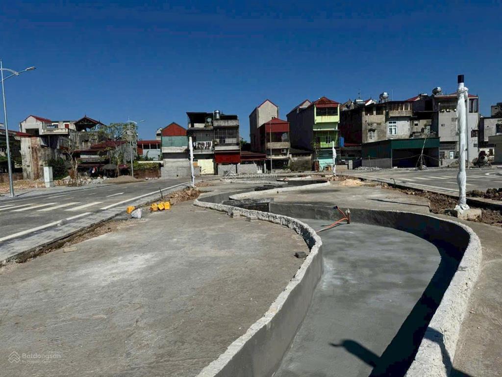 Chính chủ bán lô góc vip 3 mặt thoáng, view công viên, đẹp nhất dự án bích sơn central point